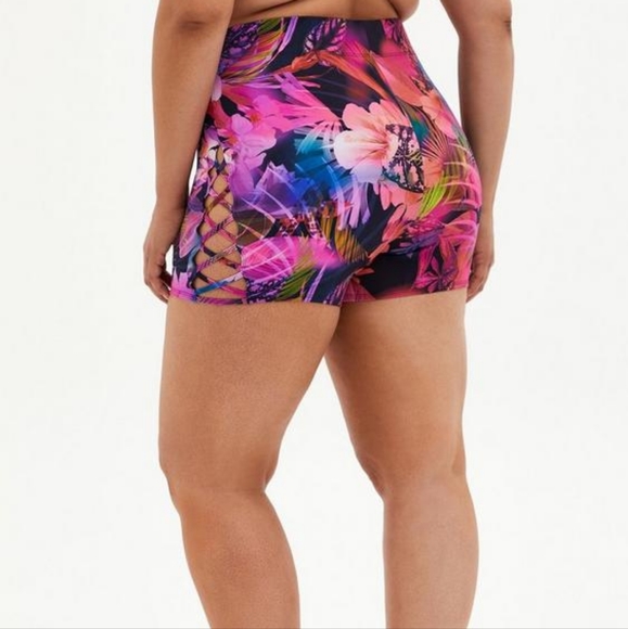 TORRID SWIM LEAFY RACERBACK TANKINI AND LEAFY HIGH RISE SHORTS SIZE 4 - Picture 5 of 13